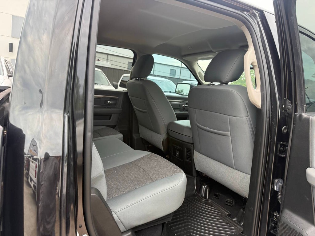 Ram 1500 Classic Vehicle Full-screen Gallery Image 15