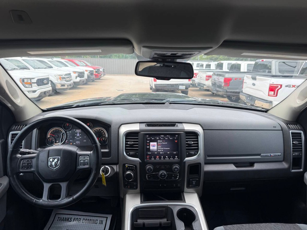 Ram 1500 Classic Vehicle Full-screen Gallery Image 17