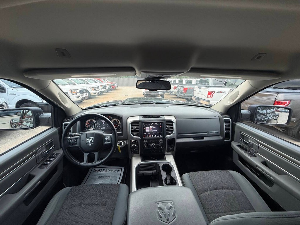 Ram 1500 Classic Vehicle Full-screen Gallery Image 18