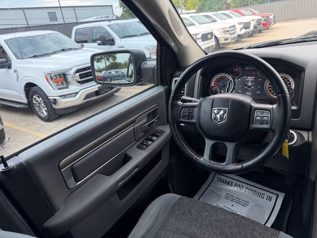 Ram 1500 Classic Vehicle Full-screen Gallery Image 19