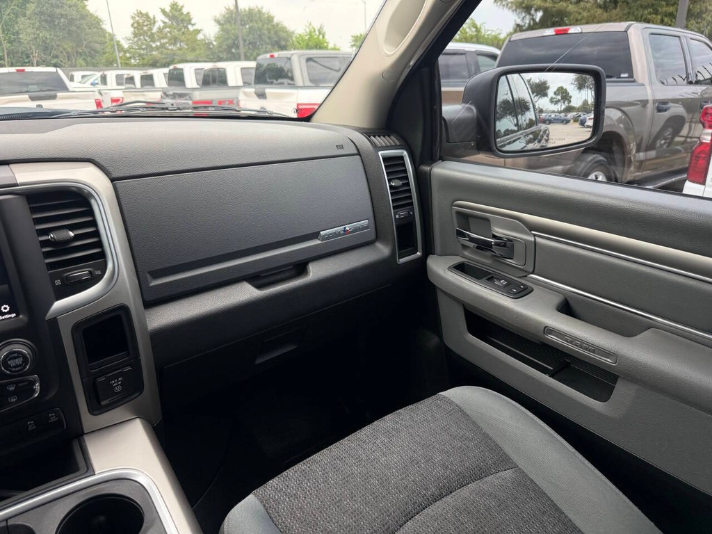 Ram 1500 Classic Vehicle Full-screen Gallery Image 20