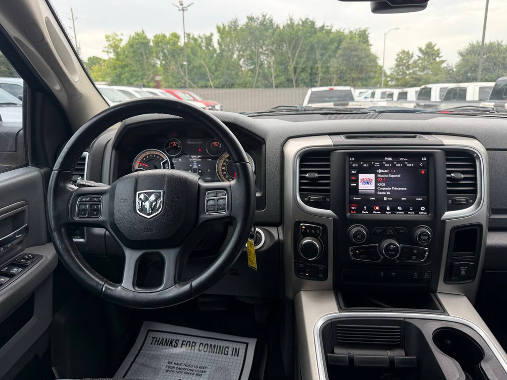 Ram 1500 Classic Vehicle Full-screen Gallery Image 21
