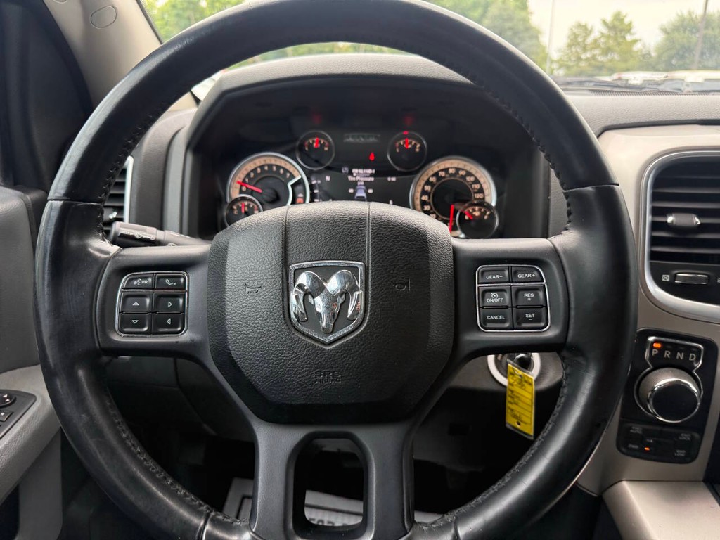 Ram 1500 Classic Vehicle Full-screen Gallery Image 23