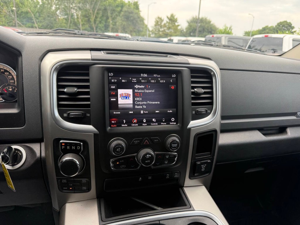 Ram 1500 Classic Vehicle Full-screen Gallery Image 24