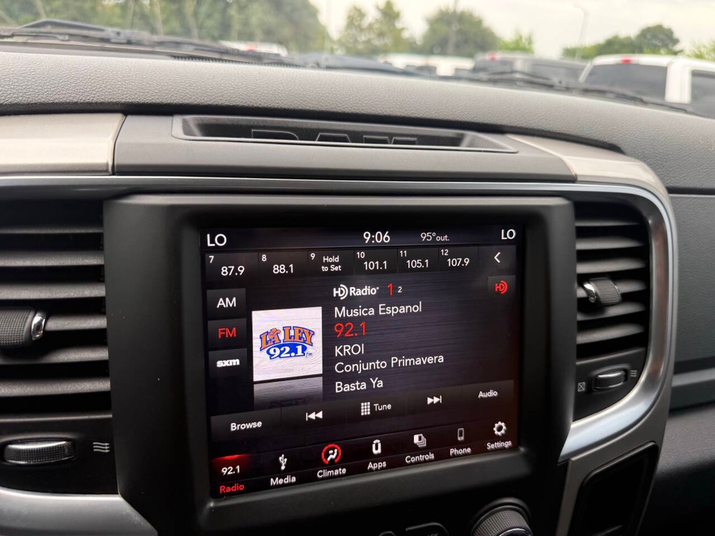 Ram 1500 Classic Vehicle Full-screen Gallery Image 25