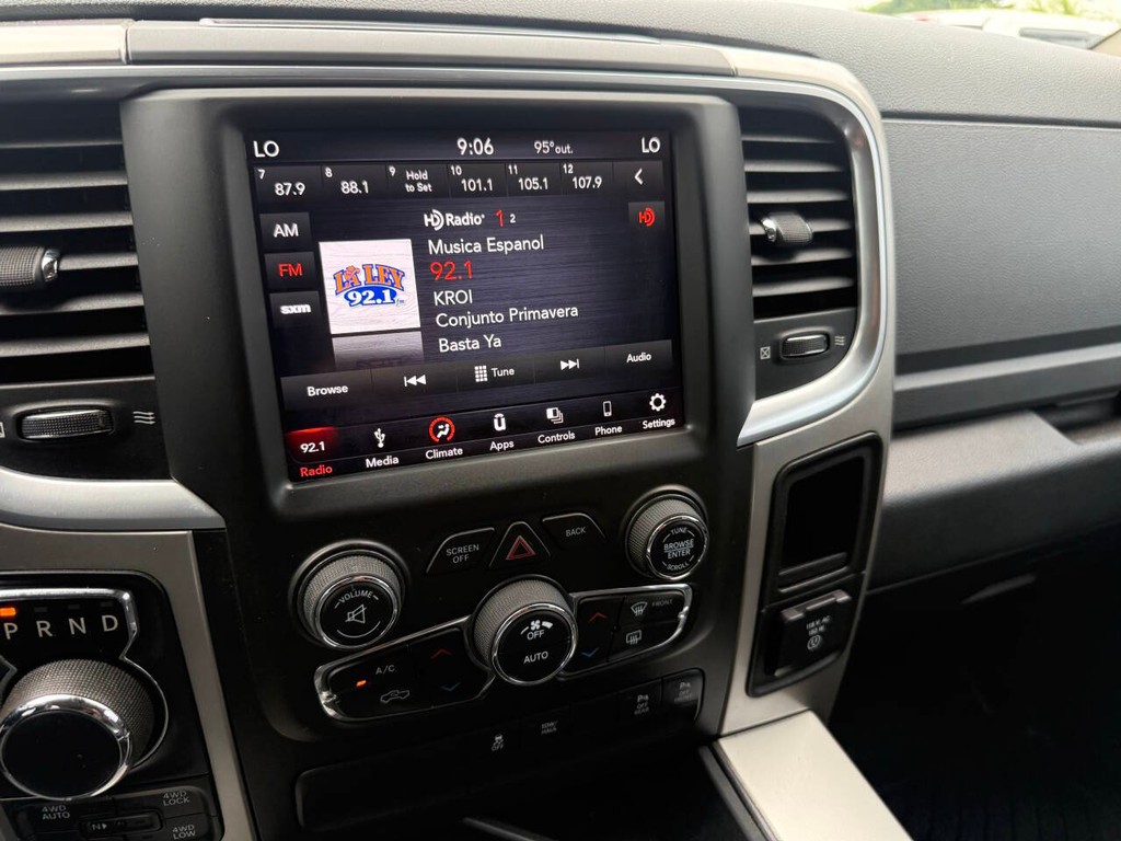 Ram 1500 Classic Vehicle Full-screen Gallery Image 26