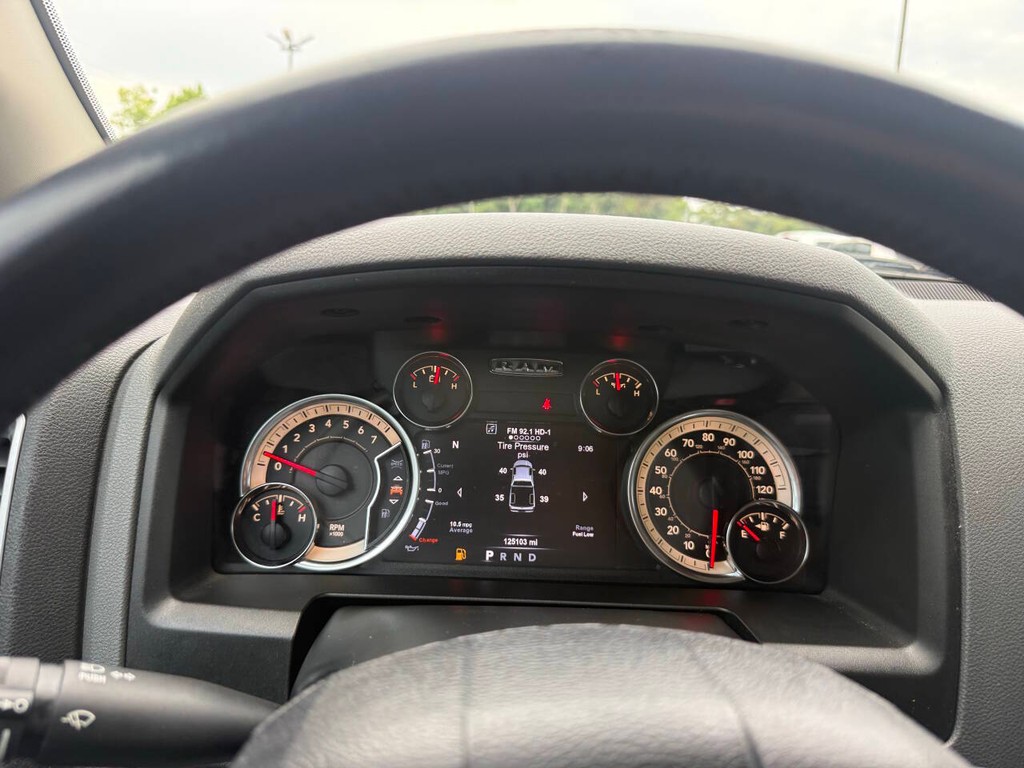 Ram 1500 Classic Vehicle Full-screen Gallery Image 30