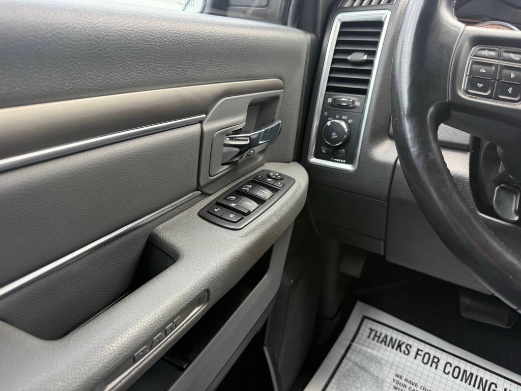 Ram 1500 Classic Vehicle Full-screen Gallery Image 34