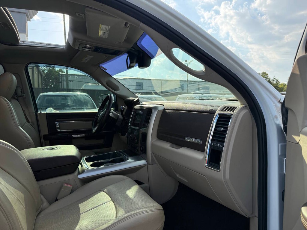 Ram 2500 Vehicle Full-screen Gallery Image 09