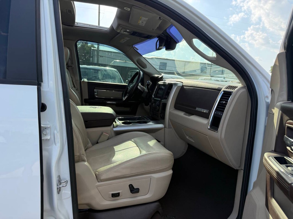 Ram 2500 Vehicle Full-screen Gallery Image 10