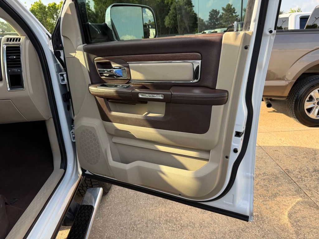 Ram 2500 Vehicle Full-screen Gallery Image 11