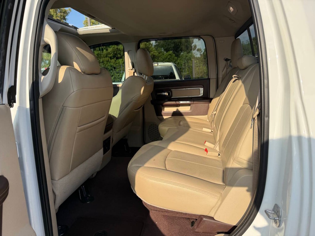Ram 2500 Vehicle Full-screen Gallery Image 13