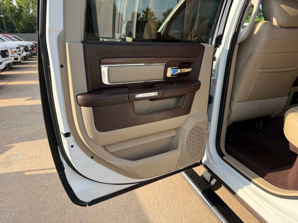 Ram 2500 Vehicle Full-screen Gallery Image 14