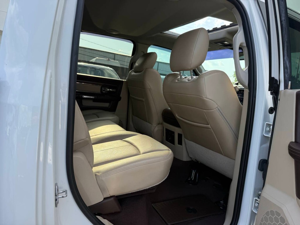 Ram 2500 Vehicle Full-screen Gallery Image 15