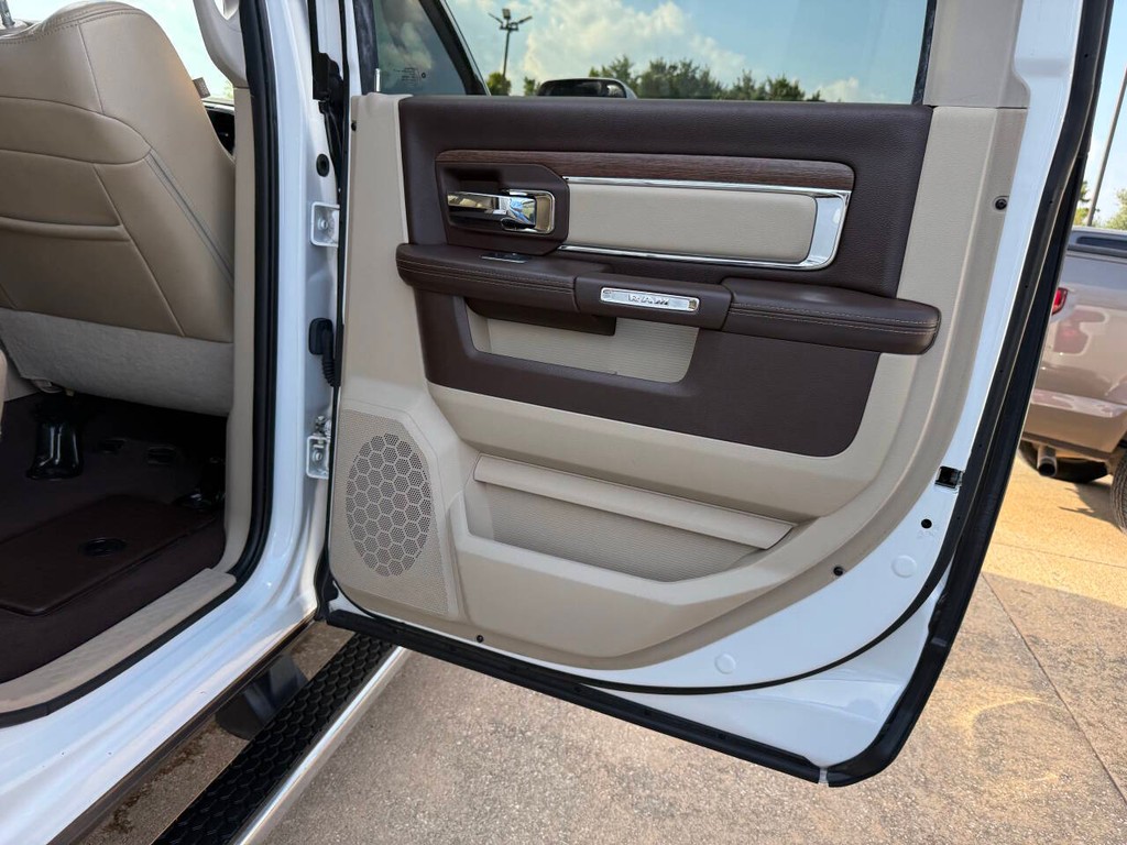 Ram 2500 Vehicle Full-screen Gallery Image 16