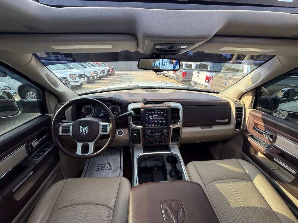 Ram 2500 Vehicle Full-screen Gallery Image 18