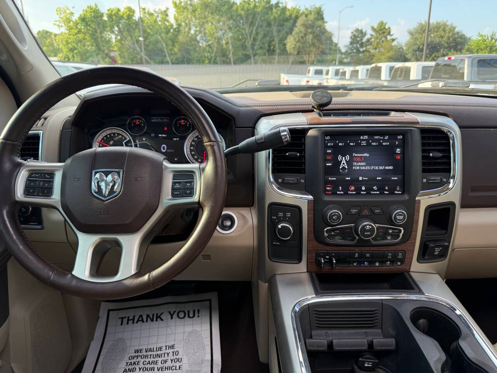 Ram 2500 Vehicle Full-screen Gallery Image 21