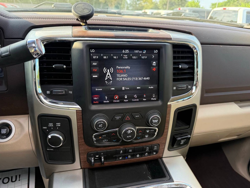 Ram 2500 Vehicle Full-screen Gallery Image 24
