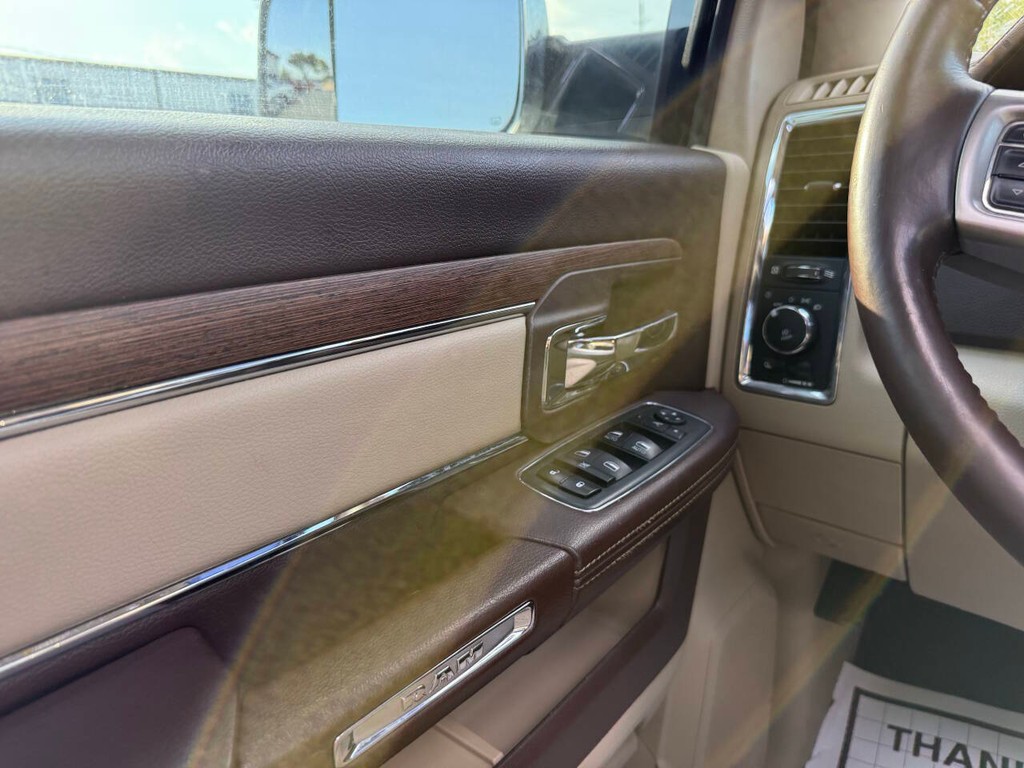 Ram 2500 Vehicle Full-screen Gallery Image 32