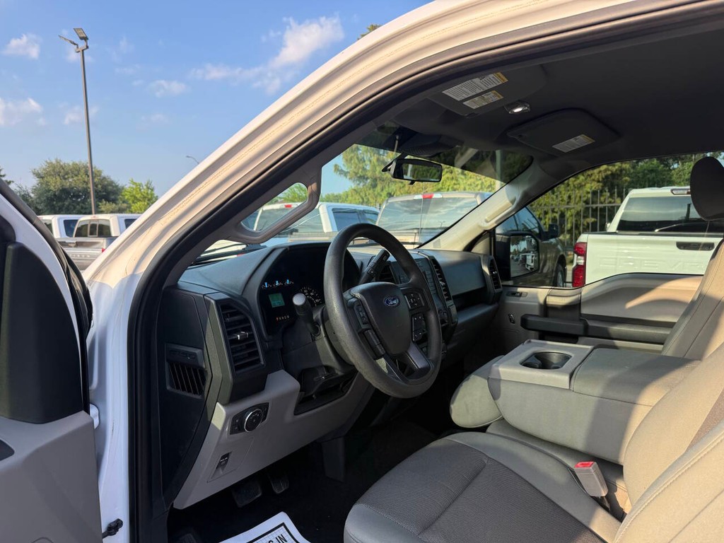 Ford F-150 Vehicle Full-screen Gallery Image 06
