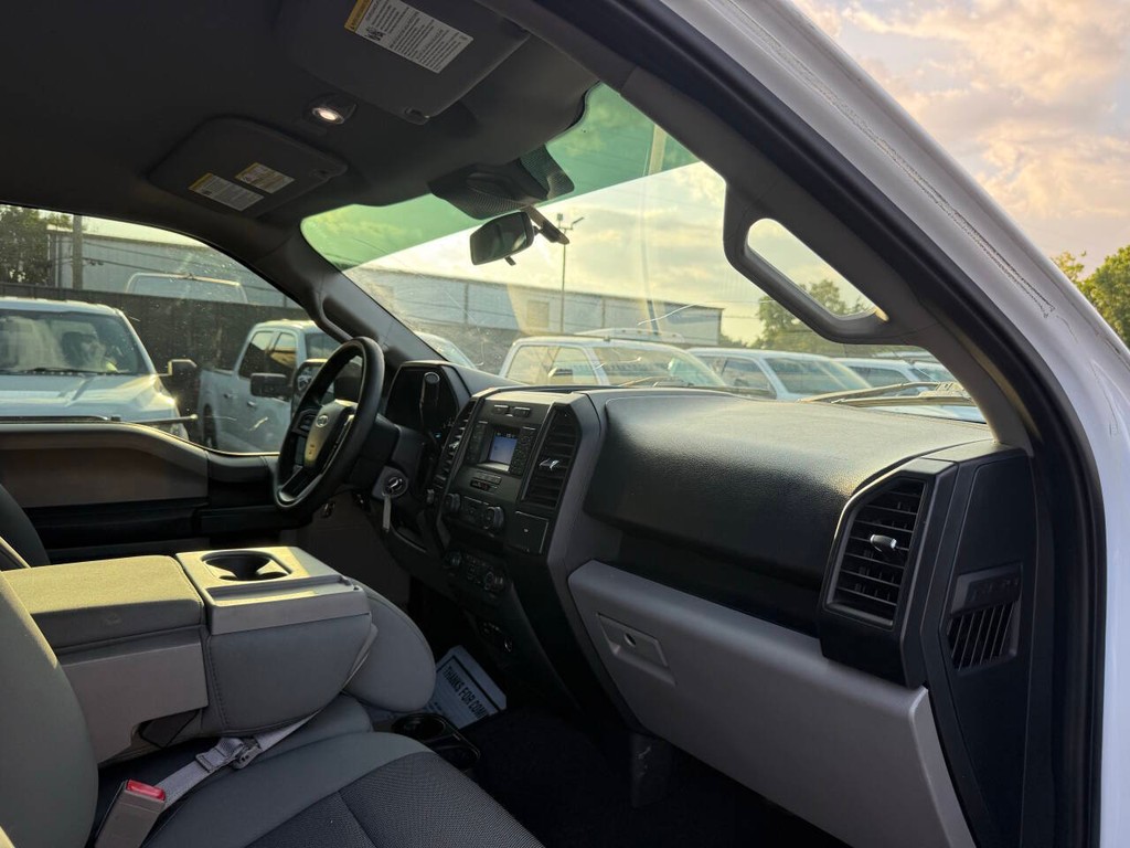 Ford F-150 Vehicle Full-screen Gallery Image 09