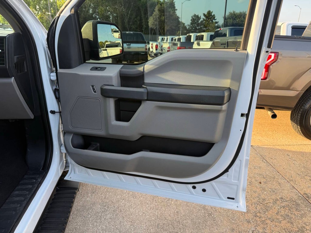 Ford F-150 Vehicle Full-screen Gallery Image 11