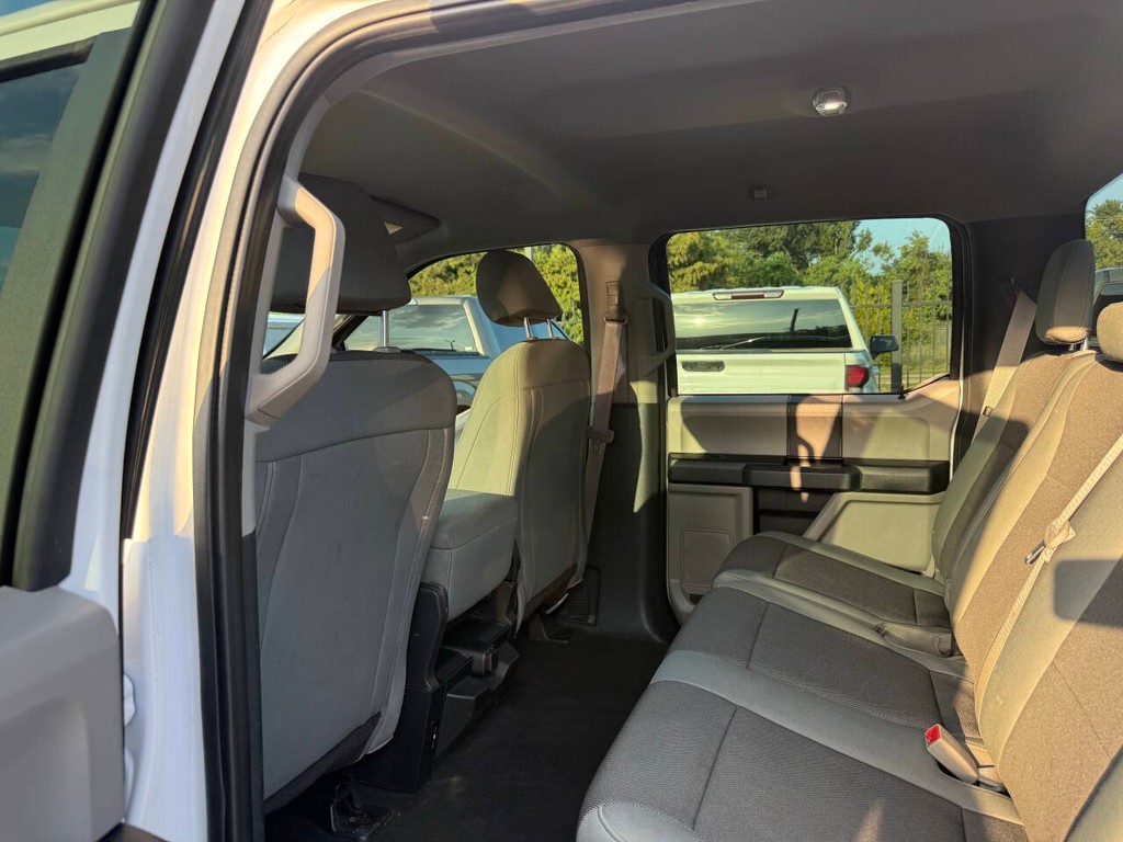 Ford F-150 Vehicle Full-screen Gallery Image 12