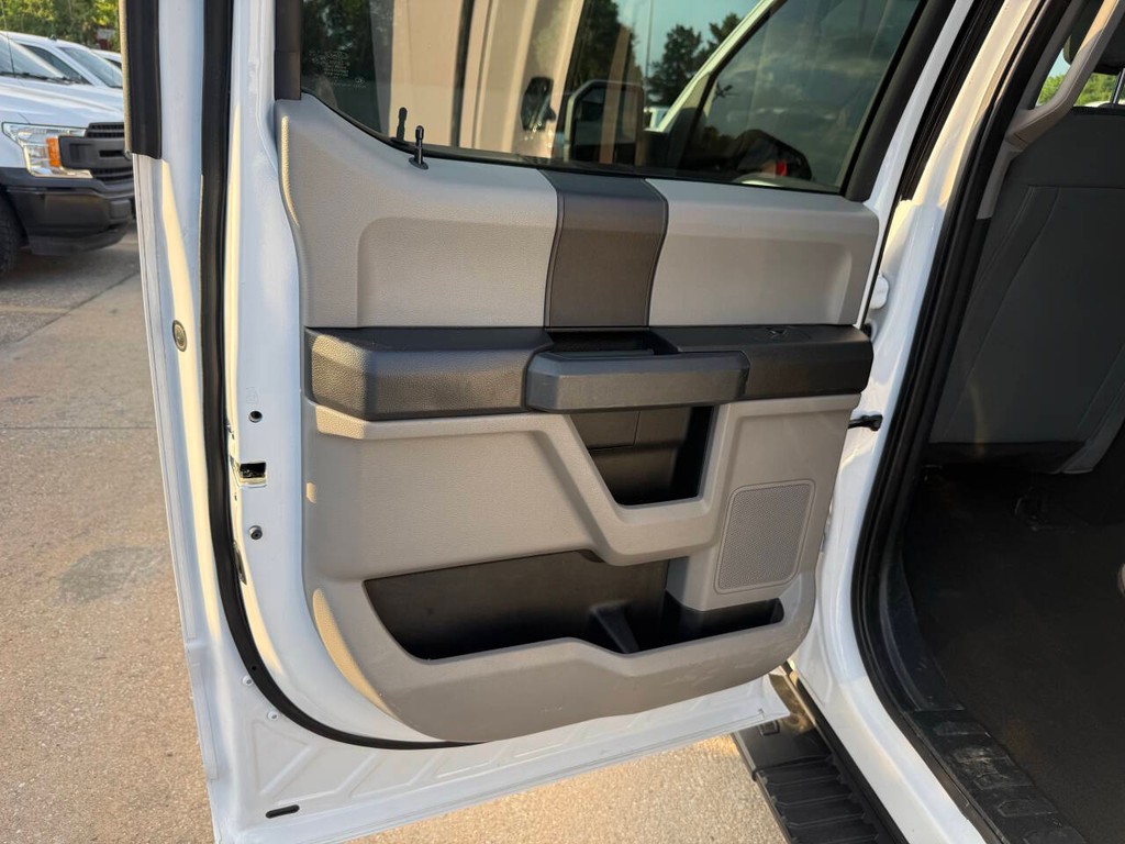 Ford F-150 Vehicle Full-screen Gallery Image 14