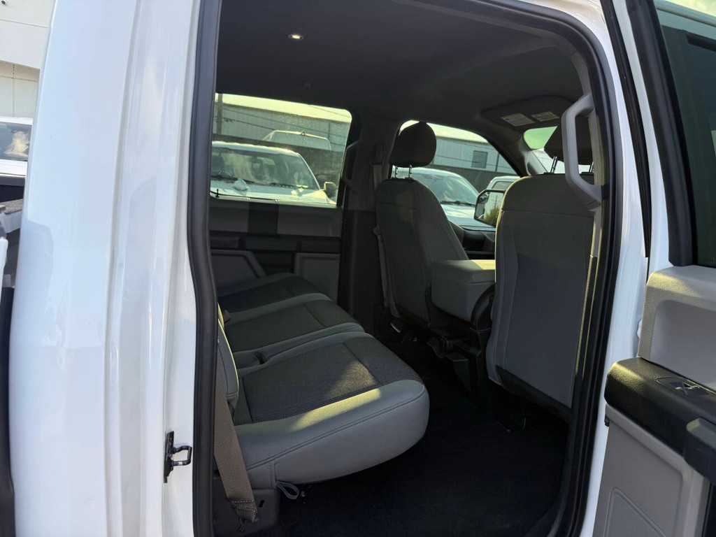 Ford F-150 Vehicle Full-screen Gallery Image 15