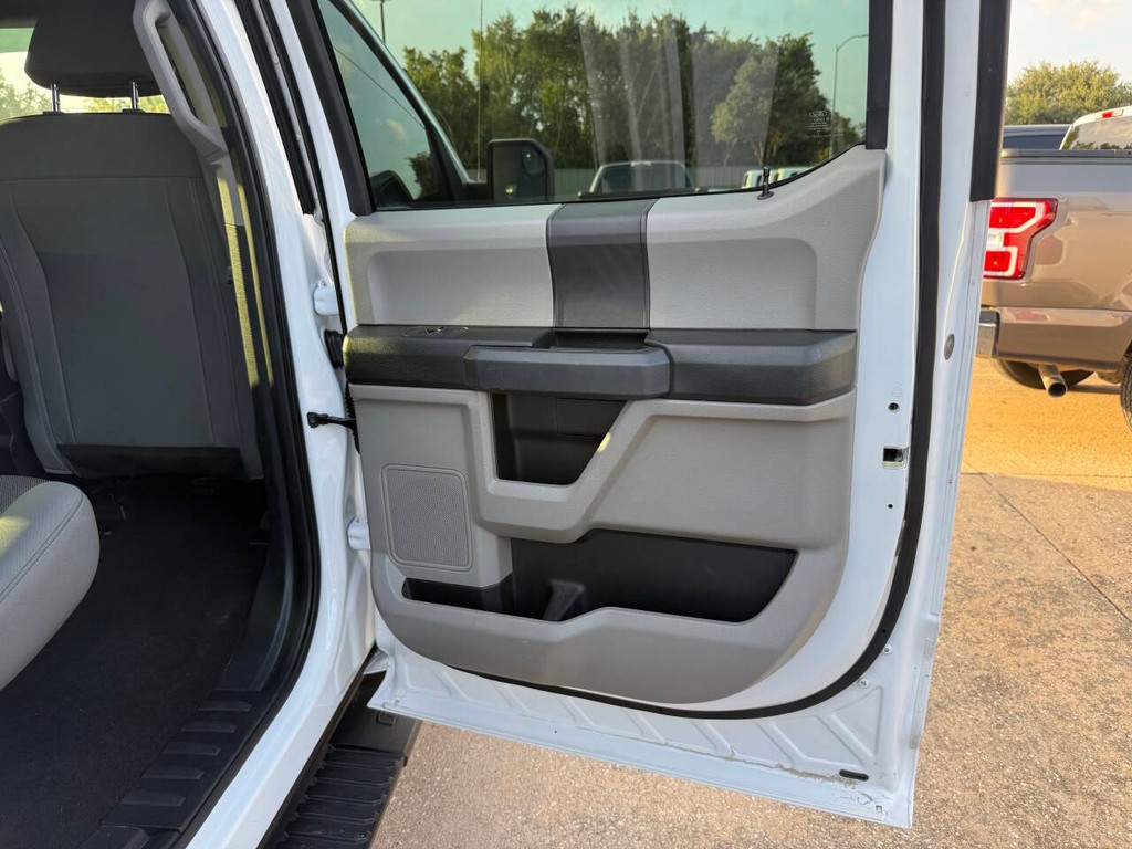 Ford F-150 Vehicle Full-screen Gallery Image 16