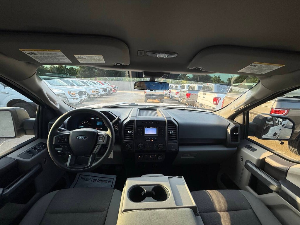 Ford F-150 Vehicle Full-screen Gallery Image 18