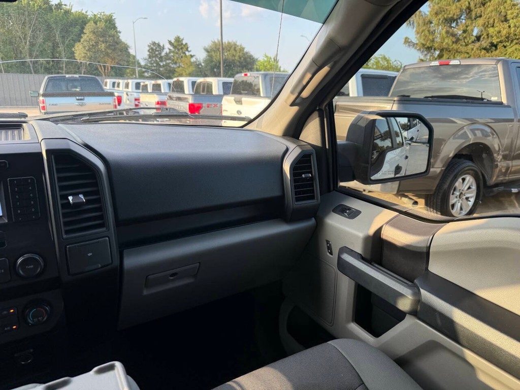 Ford F-150 Vehicle Full-screen Gallery Image 20