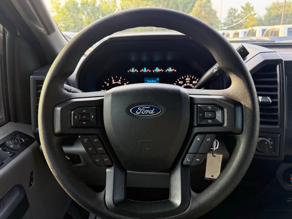 Ford F-150 Vehicle Full-screen Gallery Image 23
