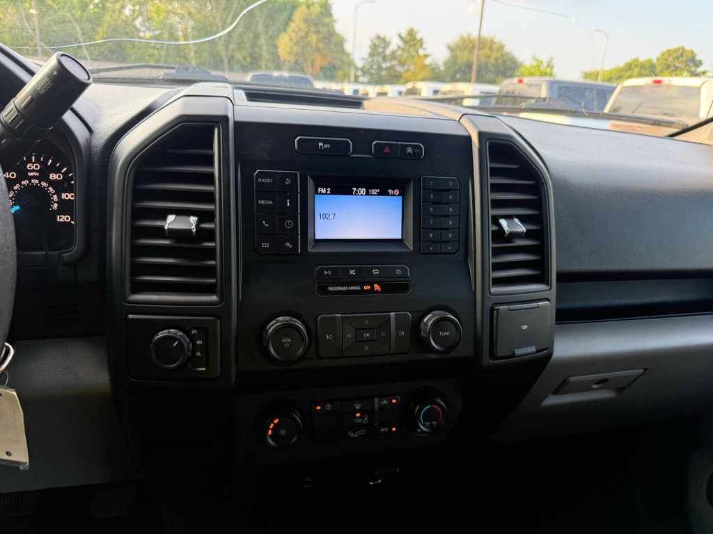 Ford F-150 Vehicle Full-screen Gallery Image 24
