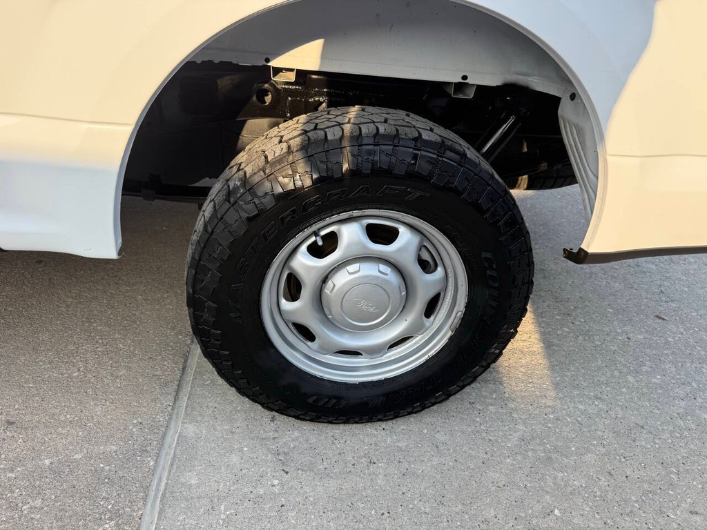 Ford F-150 Vehicle Full-screen Gallery Image 32