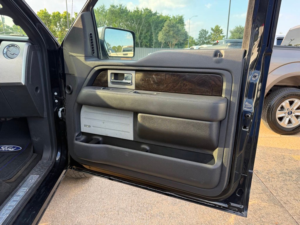Ford F-150 Vehicle Full-screen Gallery Image 11