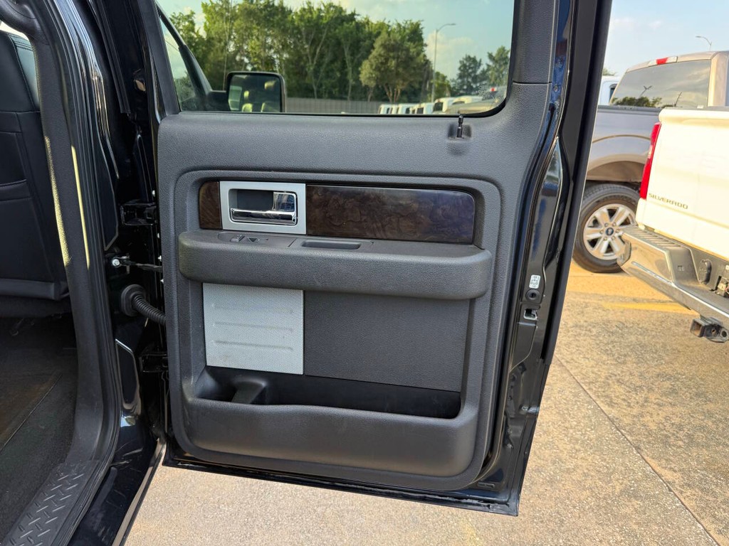 Ford F-150 Vehicle Full-screen Gallery Image 16