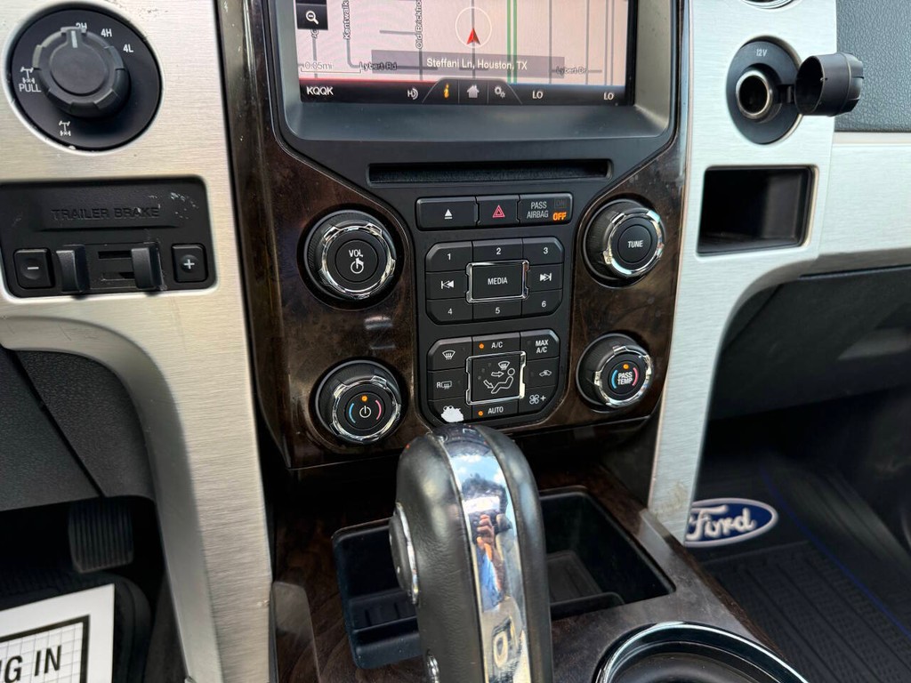 Ford F-150 Vehicle Full-screen Gallery Image 28