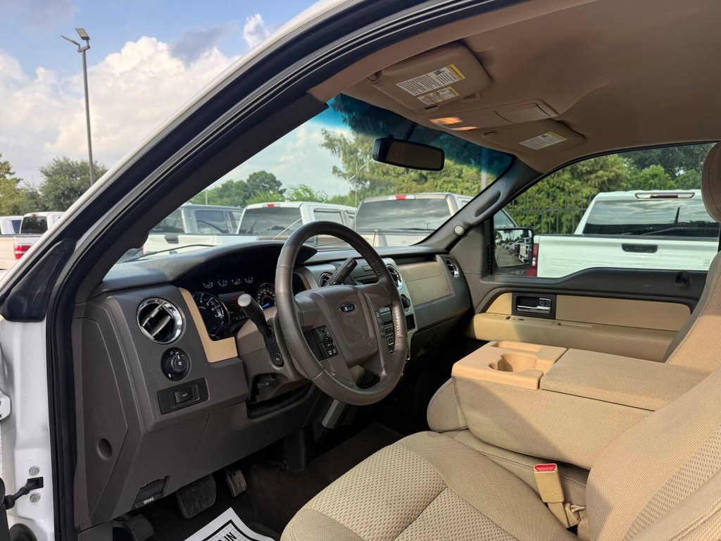 Ford F-150 Vehicle Full-screen Gallery Image 06