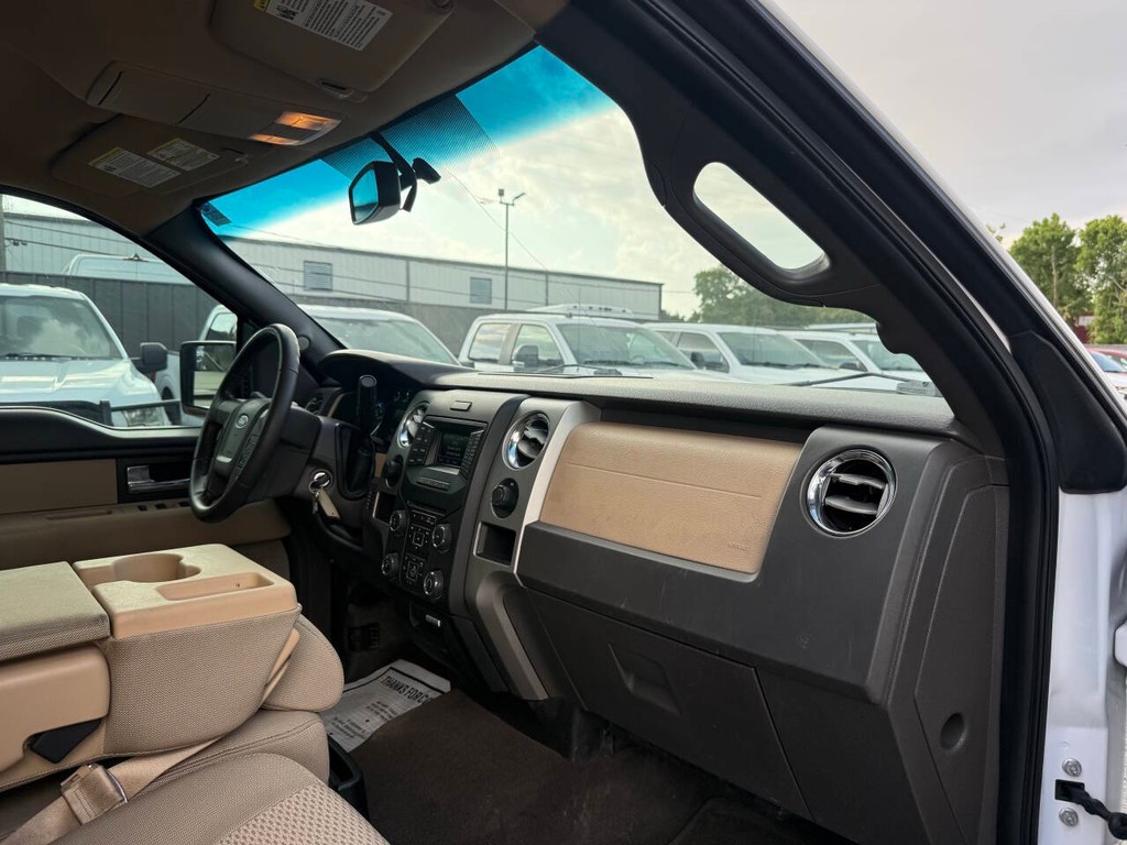 Ford F-150 Vehicle Full-screen Gallery Image 09