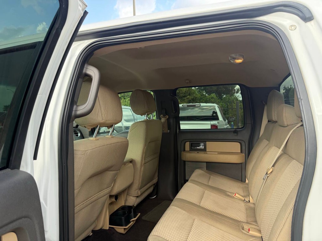Ford F-150 Vehicle Full-screen Gallery Image 12