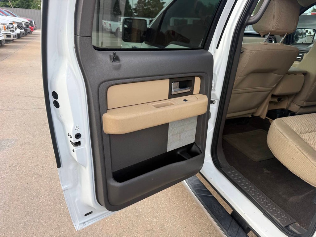 Ford F-150 Vehicle Full-screen Gallery Image 14