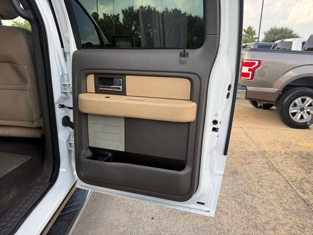 Ford F-150 Vehicle Full-screen Gallery Image 16
