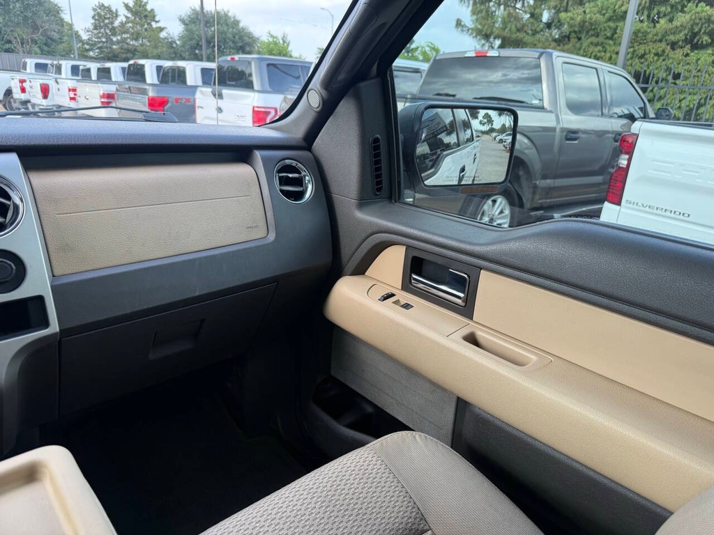 Ford F-150 Vehicle Full-screen Gallery Image 20