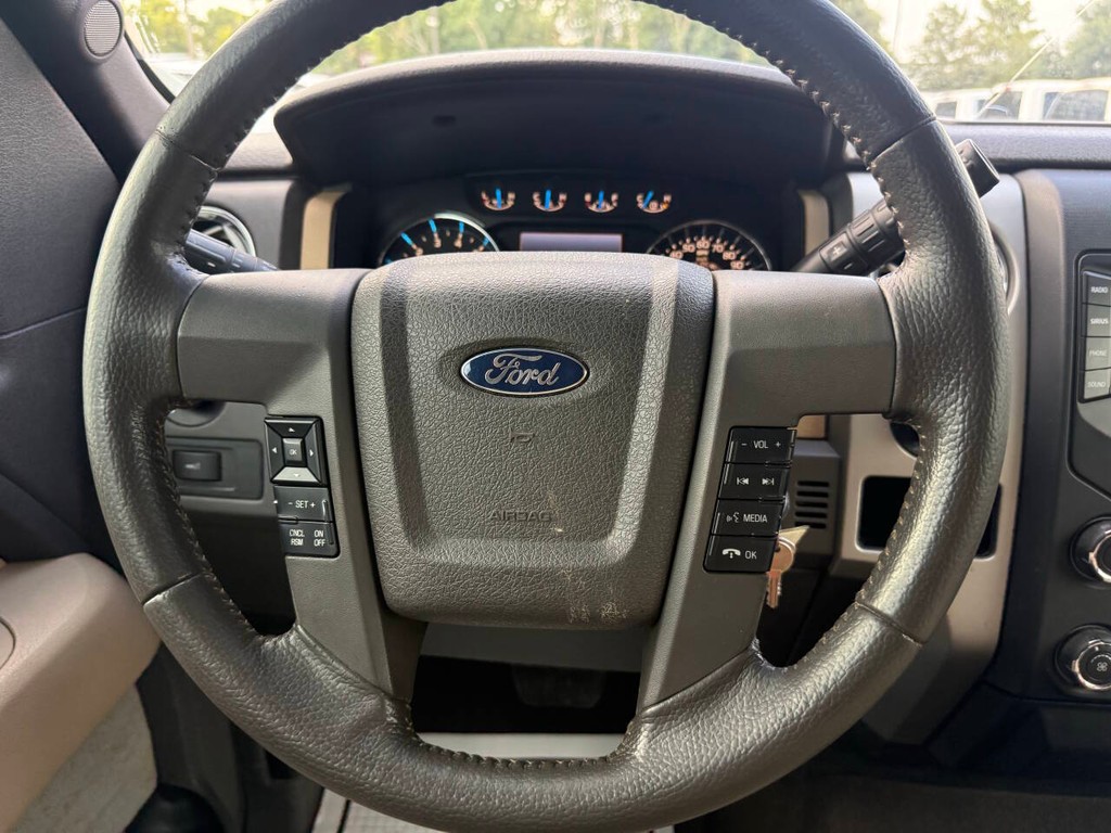 Ford F-150 Vehicle Full-screen Gallery Image 23