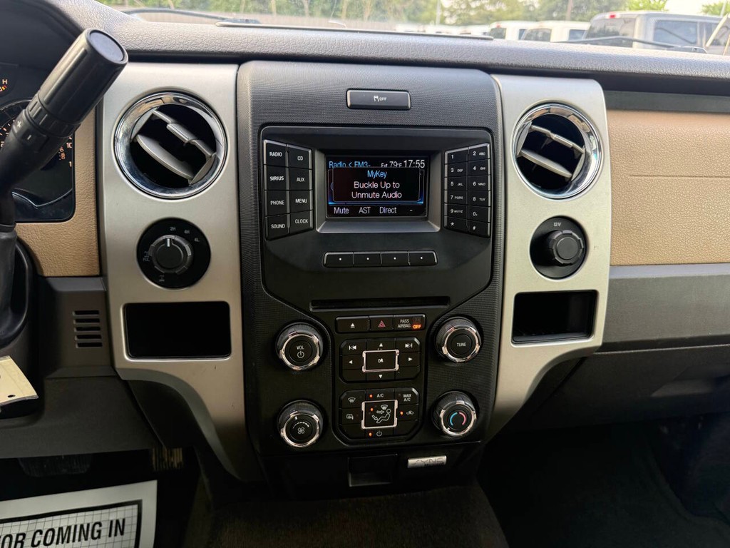 Ford F-150 Vehicle Full-screen Gallery Image 24