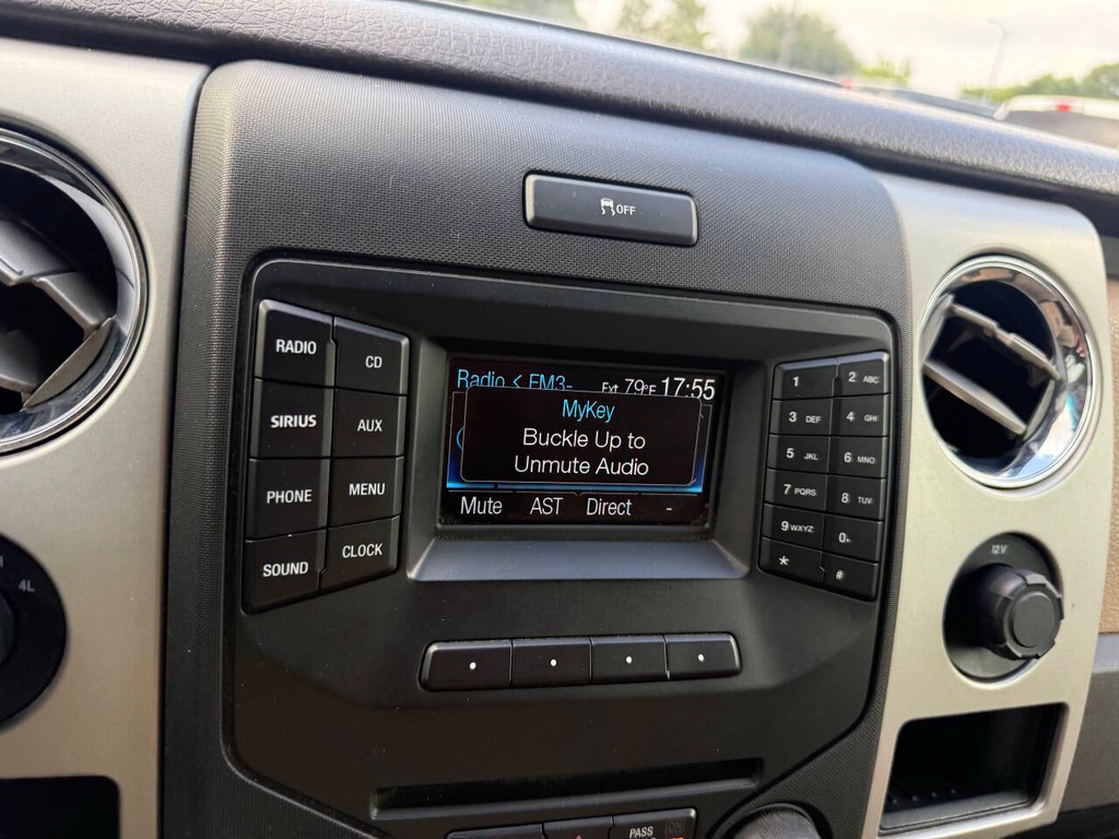Ford F-150 Vehicle Full-screen Gallery Image 25