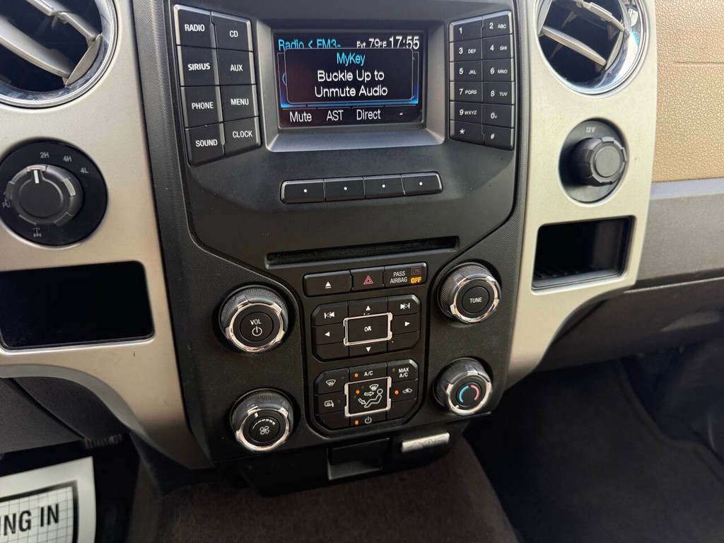 Ford F-150 Vehicle Full-screen Gallery Image 26