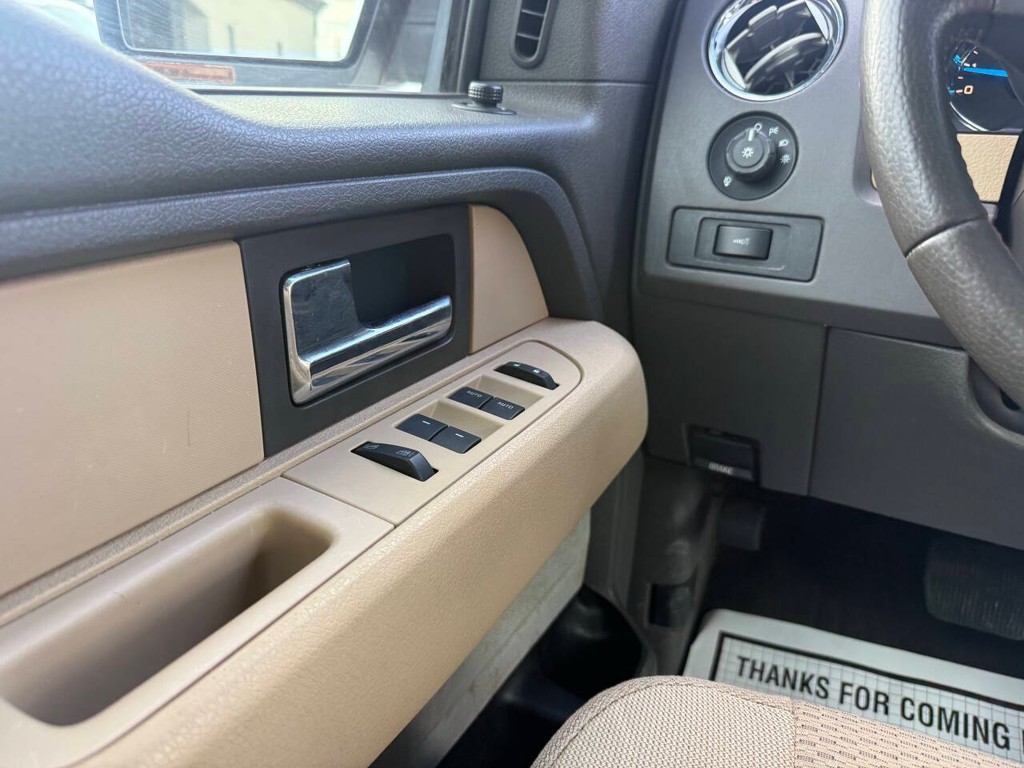 Ford F-150 Vehicle Full-screen Gallery Image 29