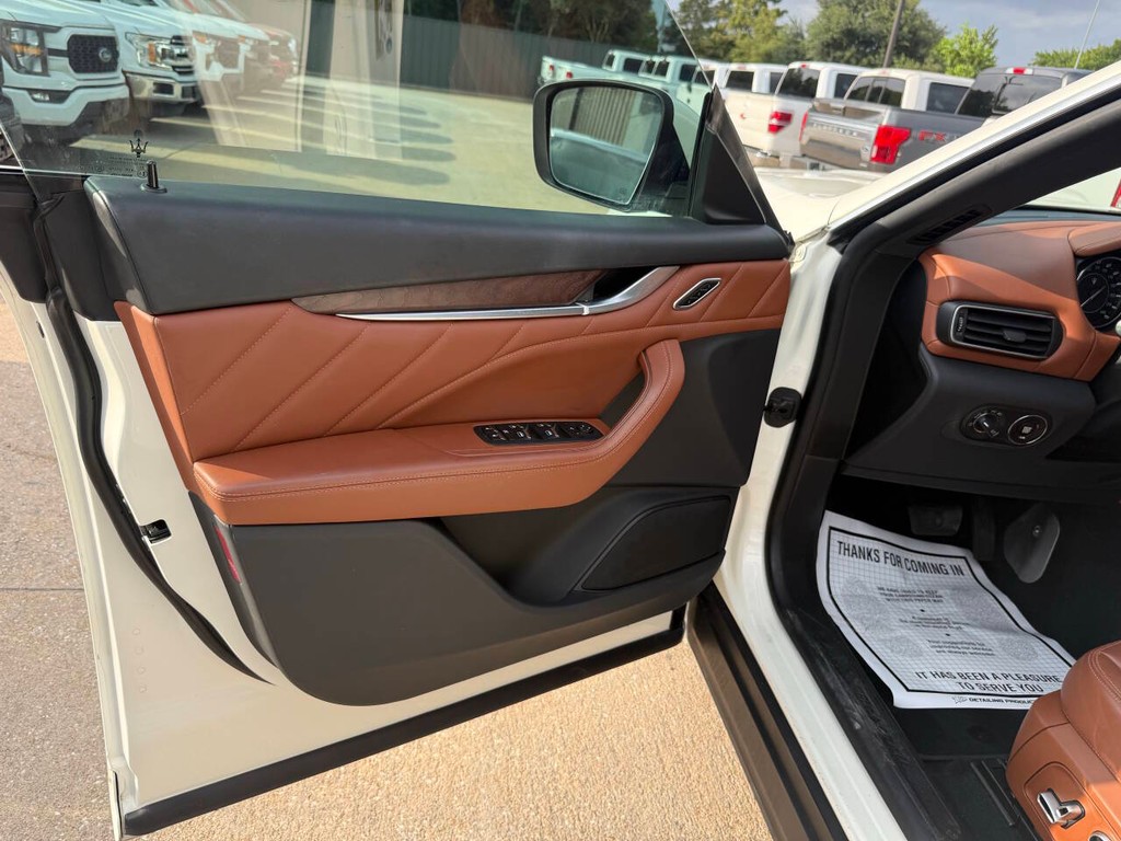 Maserati Levante Vehicle Full-screen Gallery Image 08